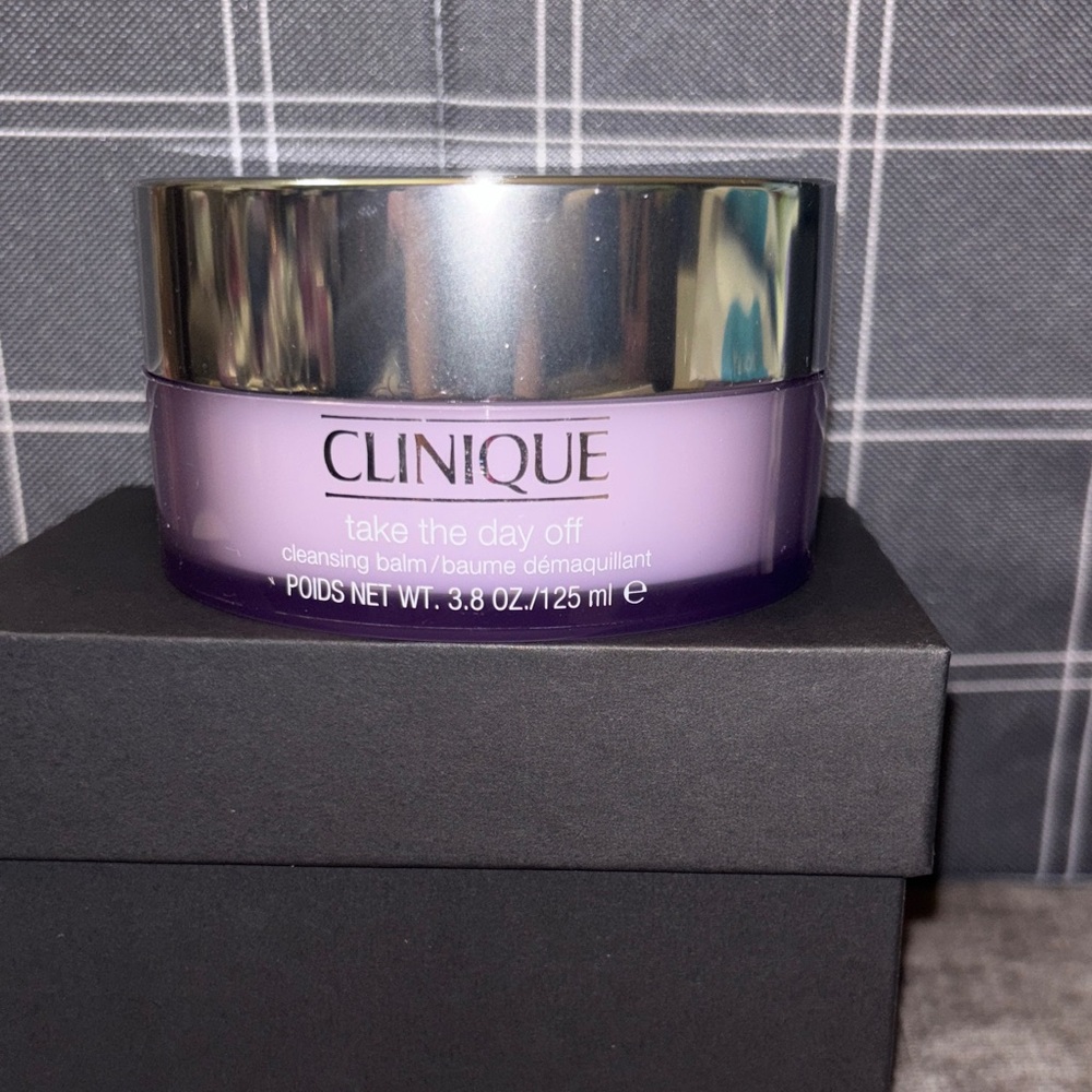 Clinique Take The Day Off Cleansing Balm - Silver and Purple